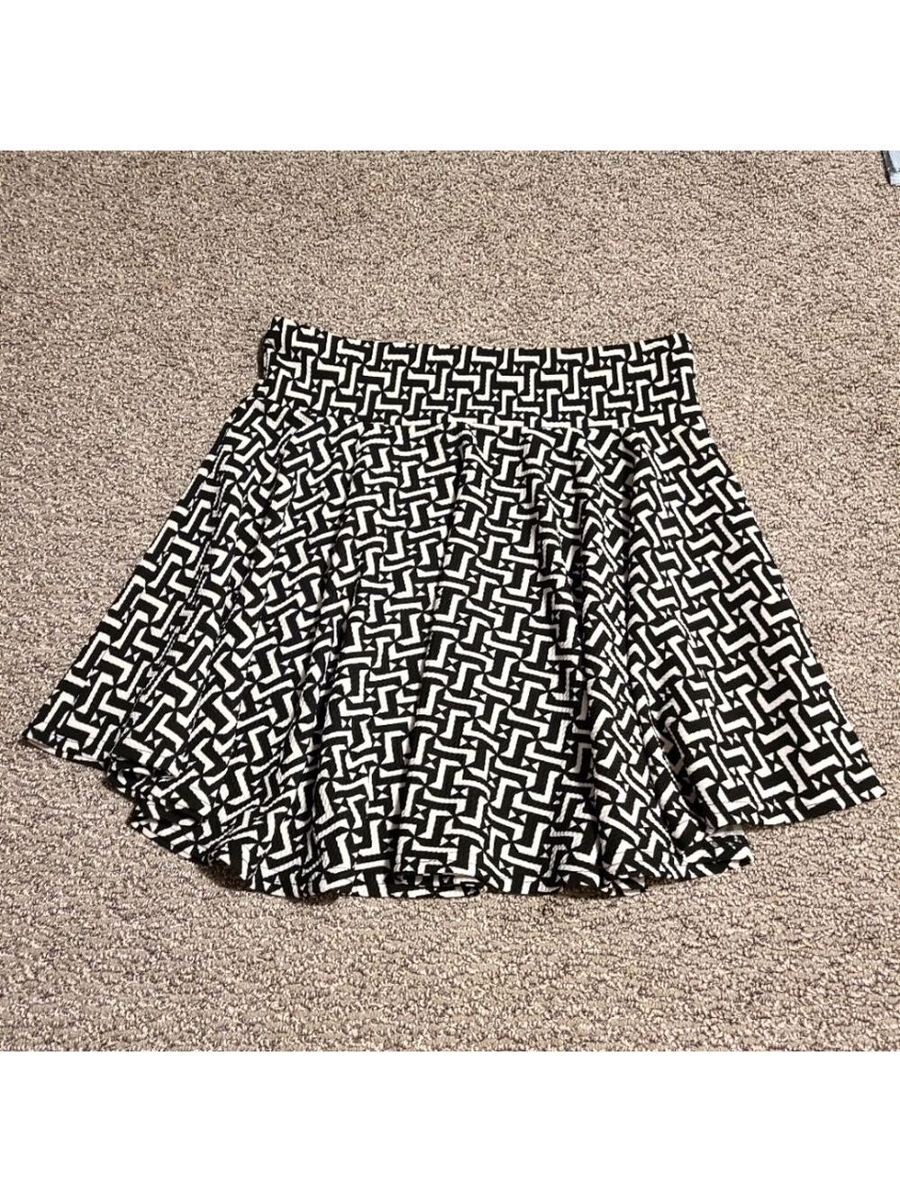 ​Guilty Flare Skater Miniskirt Black White Geometric Pull On Elastic Waist Large